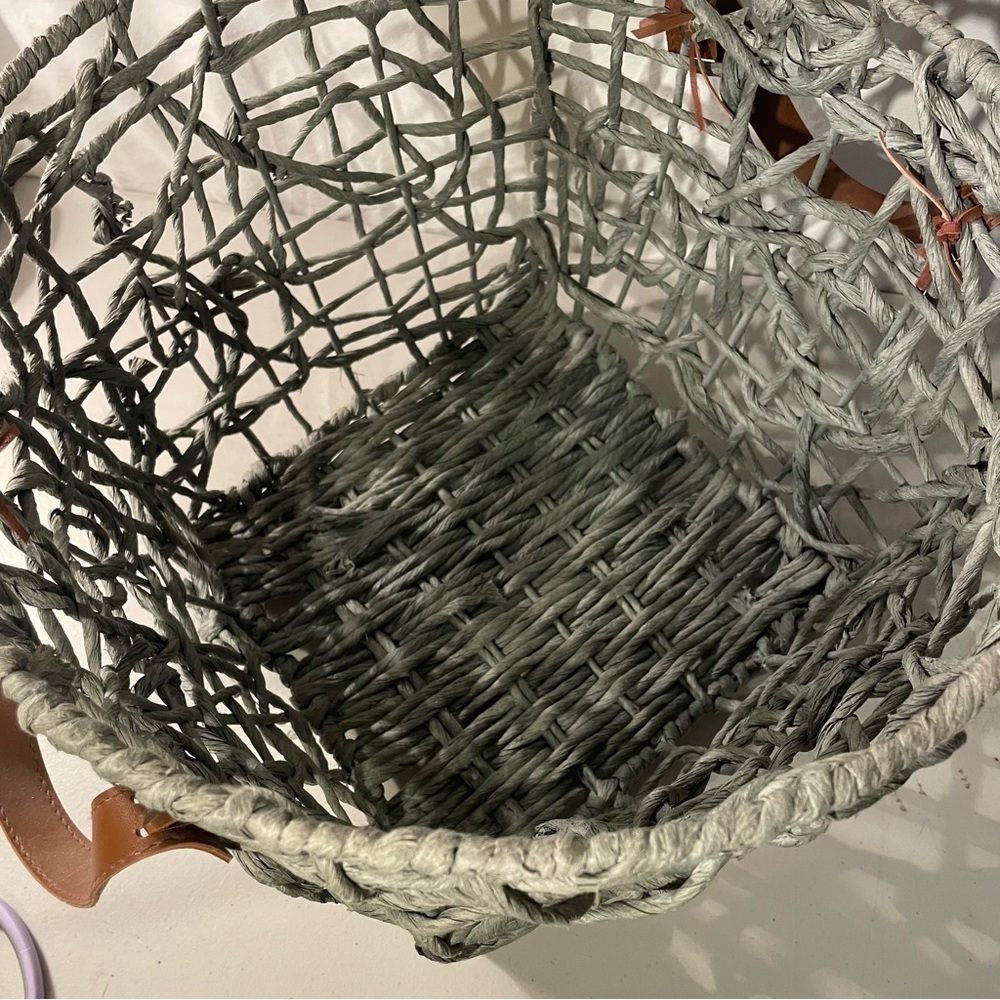Woven gray Basket with brown Leather Handles width 14” deep 11” 4 metal feet - Picture 6 of 7